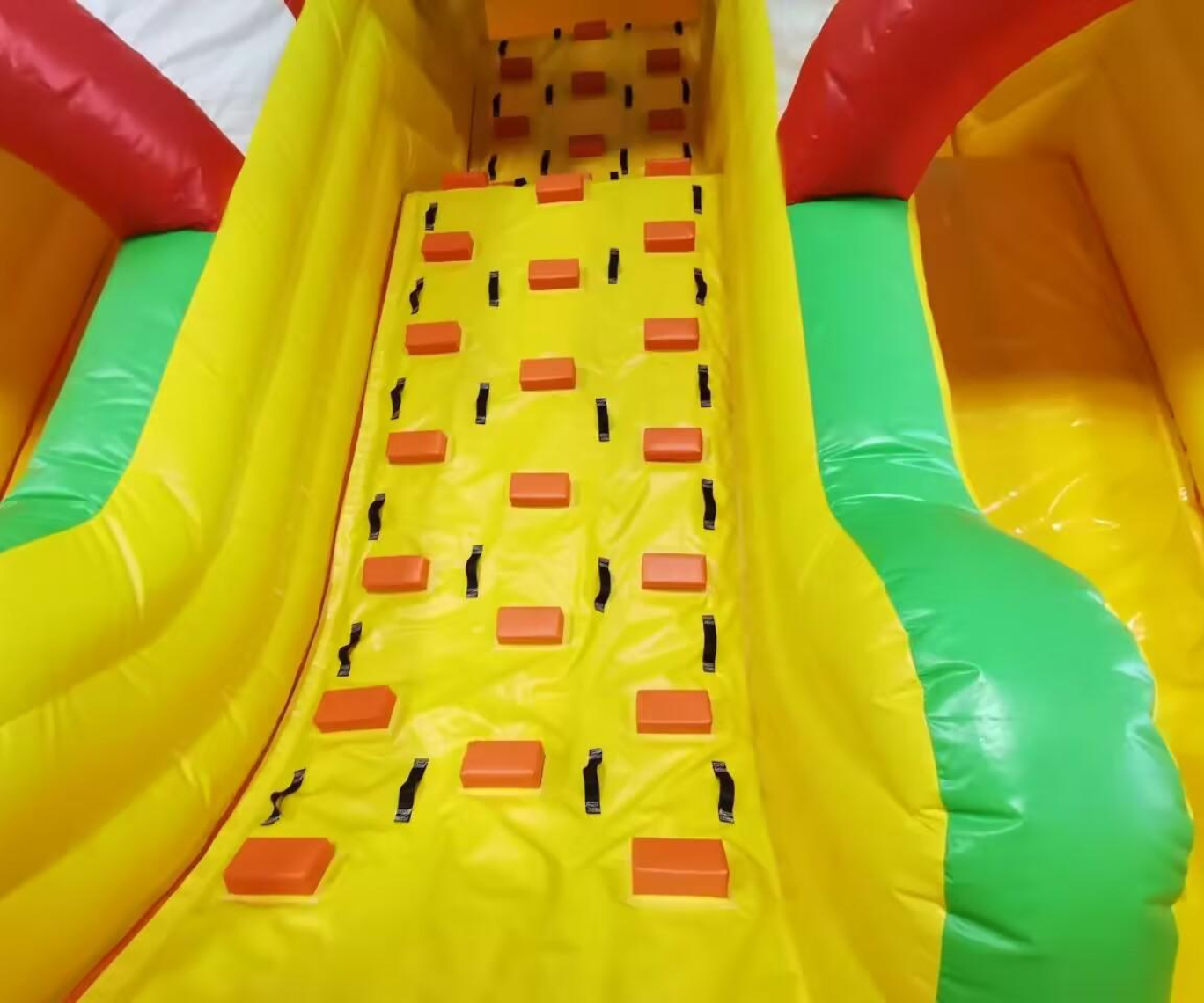 Château gonflable 02